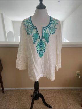 Lilly Pulitzer Women's White Linen Tunic Top with Teal Embroidered Neckline